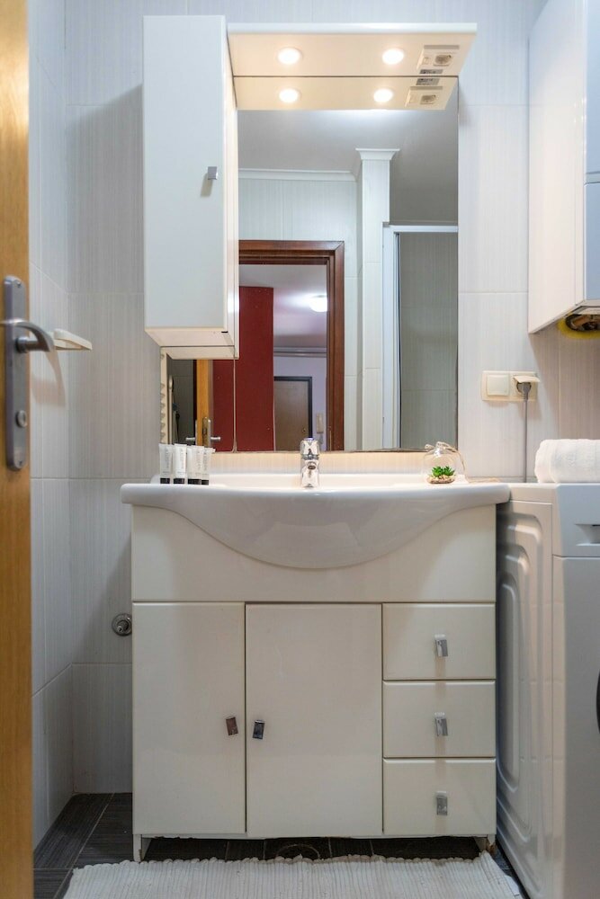 Фото Spacious 2bdr Apartment With a Cute Balcony