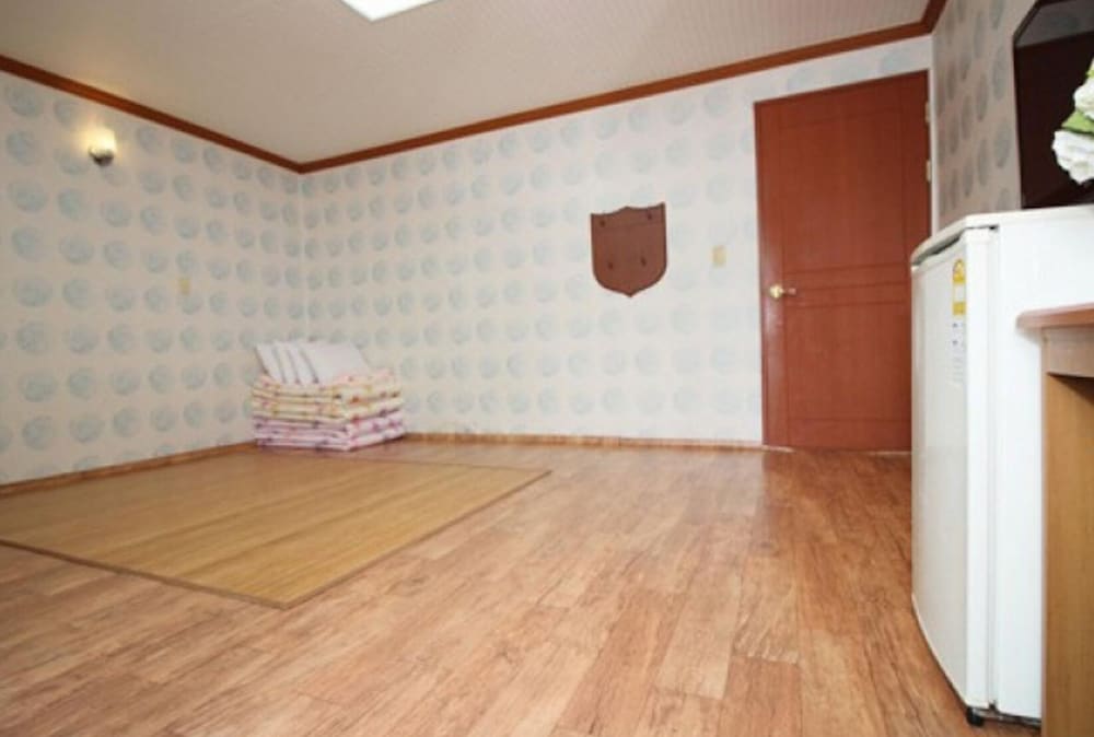 Фото Naksan Beach Condotel