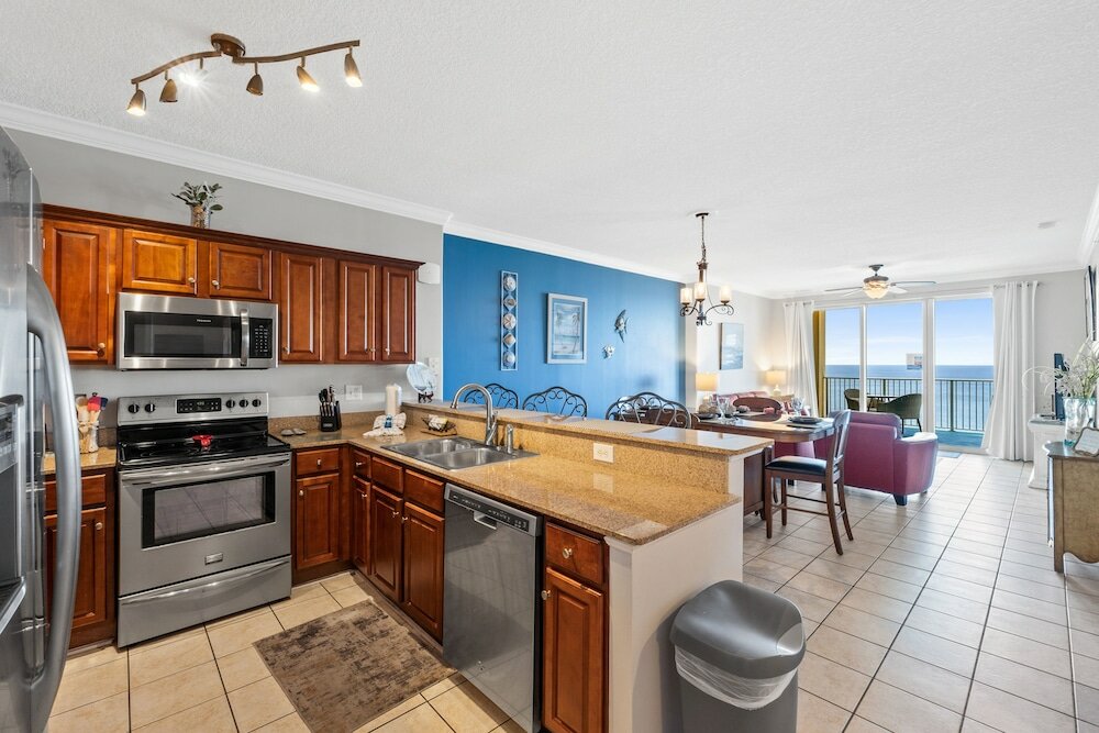 Фото Tropic Winds by Book That Condo