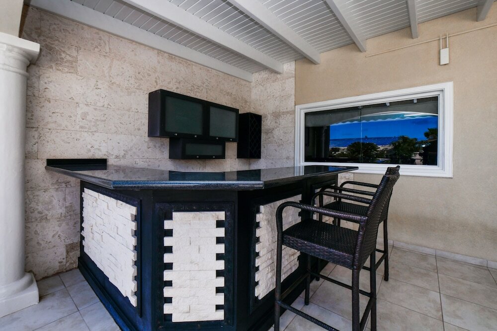 Фото Massive Oceanfront Villa - SPA - Sauna - Gameroom - Malmok!