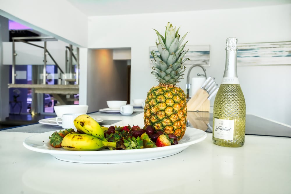 Фото Grand Modern Villa 6-bedroom! Brand New! Heated Jacuzzi!