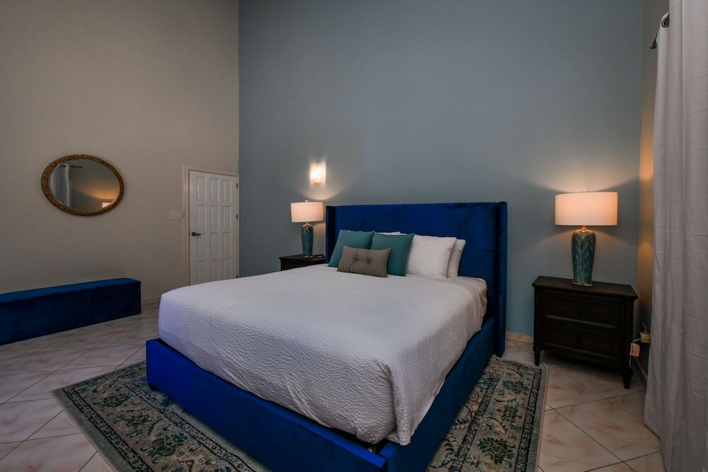 Фото Massive Oceanfront Villa - SPA - Sauna - Gameroom - Malmok!