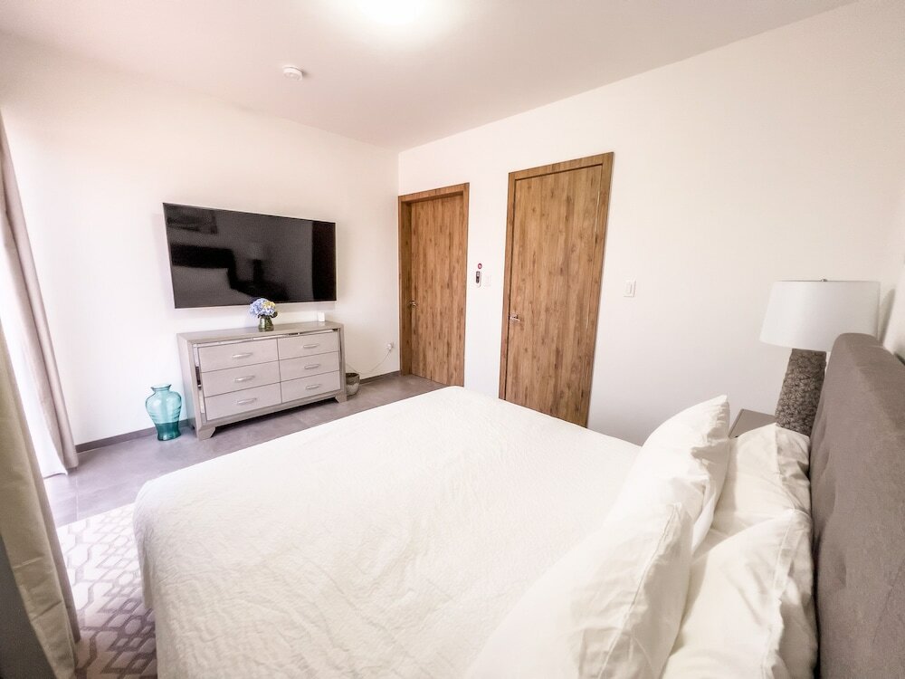 Фото Grand Modern Villa 6-bedroom! Brand New! Heated Jacuzzi!