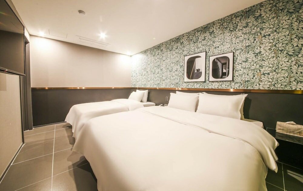 Фото Gupo Brown-Dot Hotel