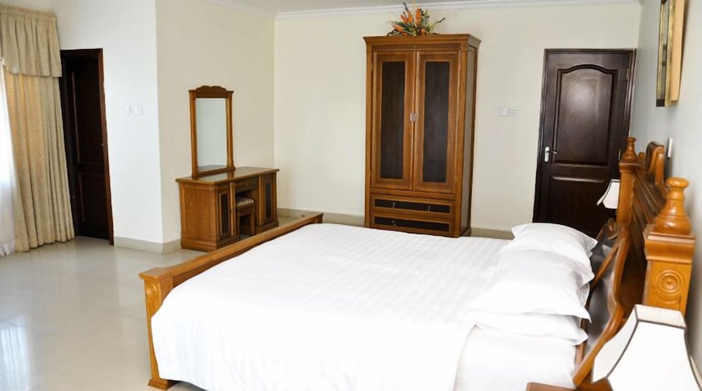 Фото Crystal Palm Hotel