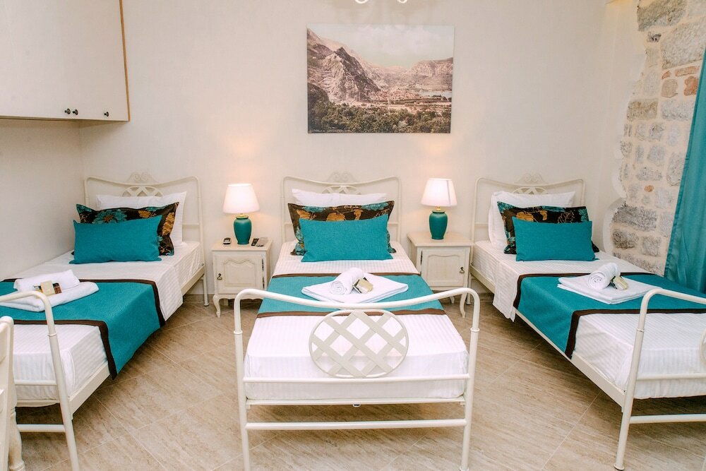 Фото D & Sons Apartments