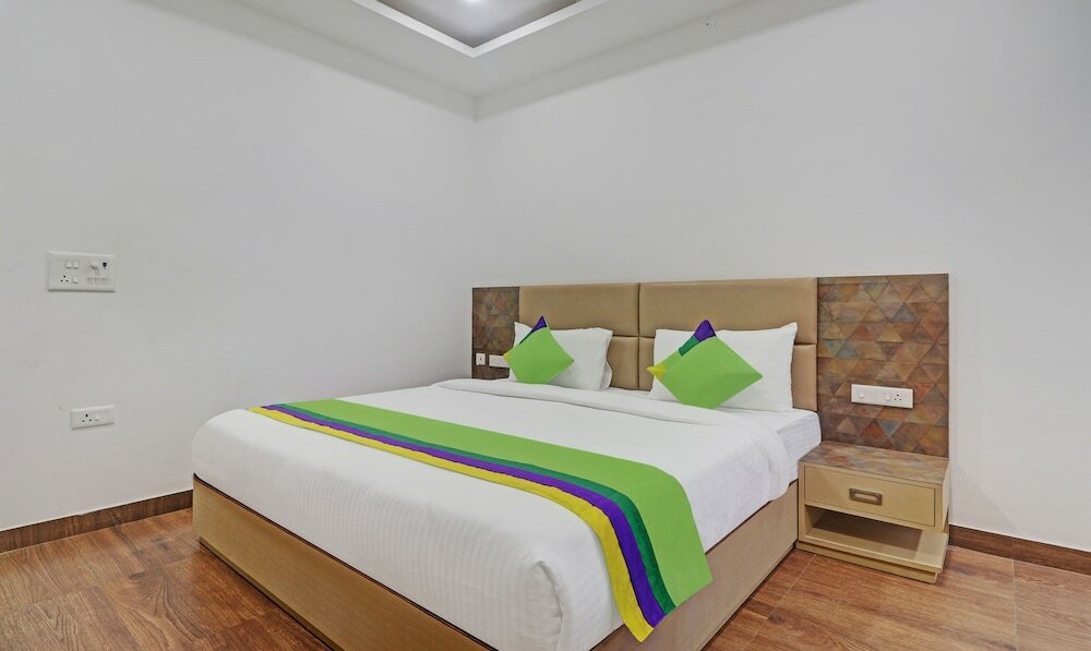 Фото Treebo Trend Kanopy Greens