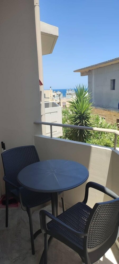 Фото Saint-Trope Studios