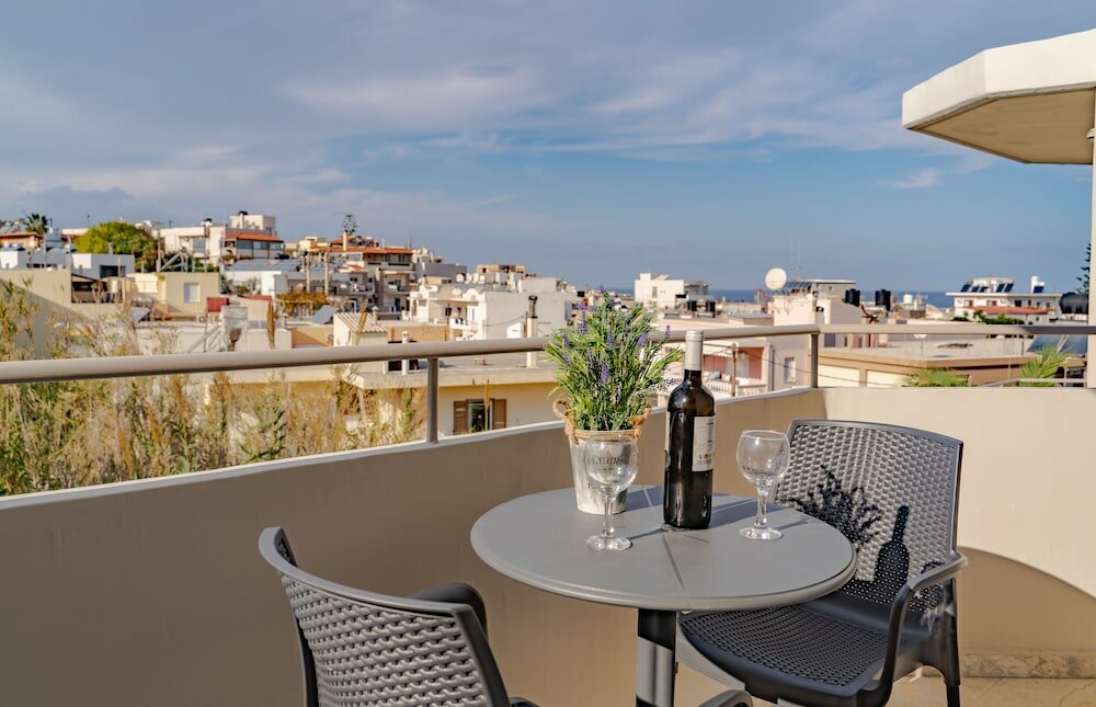 Фото Saint-Trope Studios