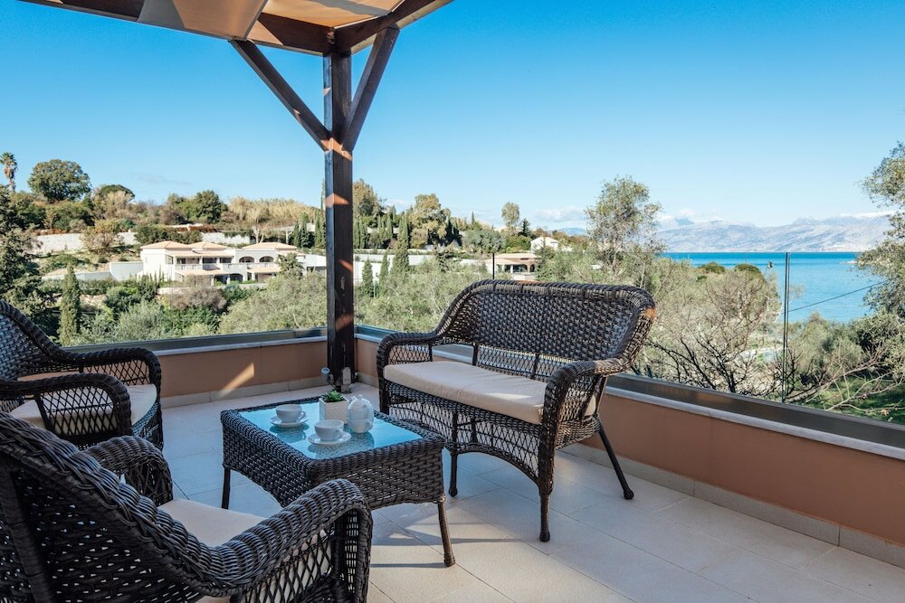 Фото Villa Breeze & Villa Coco by Konnect Avlaki Beach