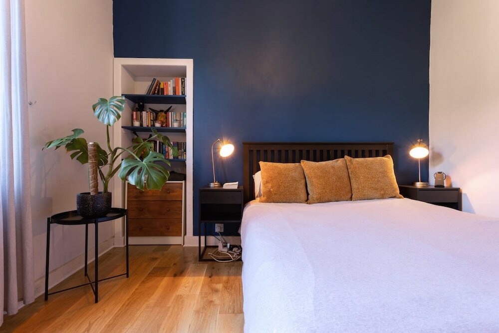 Фото Modern and Jazzy 2 Bedroom House in Edinburgh