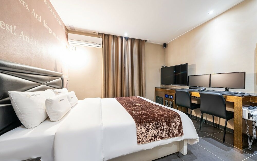 Фото 33555716610