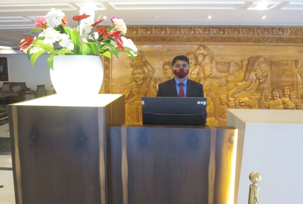 Фото Goroomgo Crown Bhopal