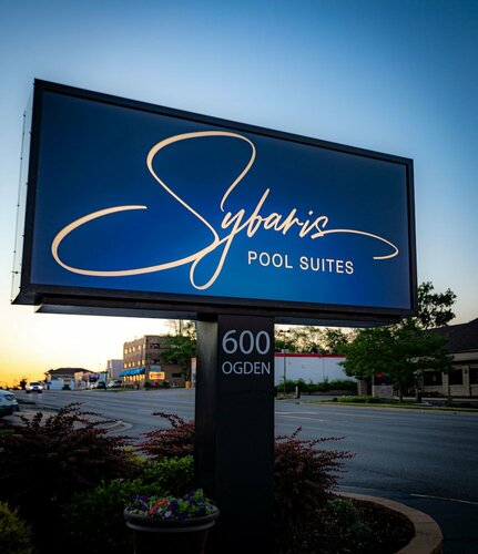 Гостиница Sybaris Pool Suites в Элмхерсте