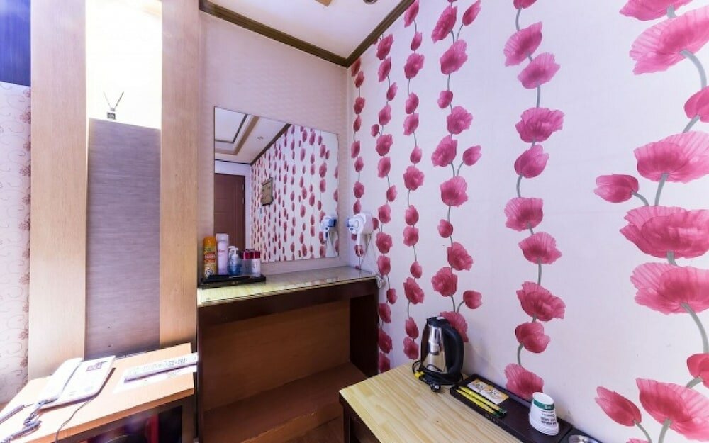 Фото Suwon City Hall Station Rose