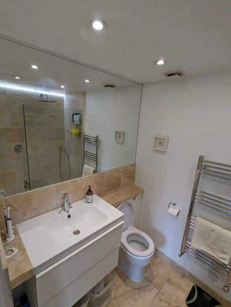 Фото Cheerful 4 Bedroom Home in the Heart of London