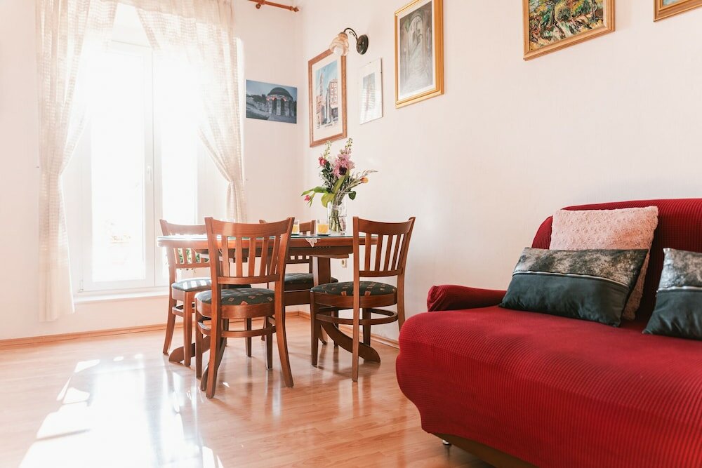 Фото Arya apartment