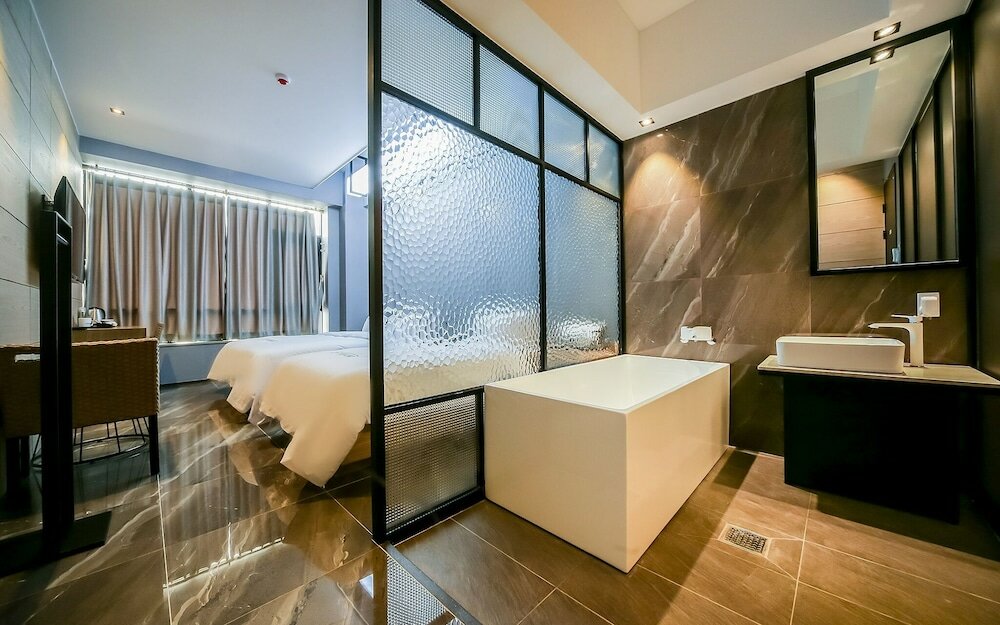 Фото Changwon Jinhae Almond Hotel