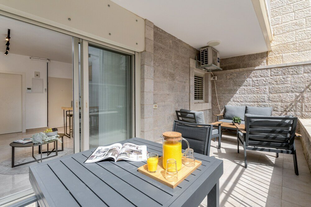 Фото Stylish one Bdr with balcony