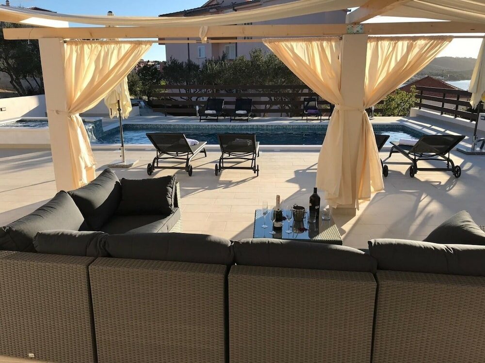 Фото Miroslava - With Pool - A1