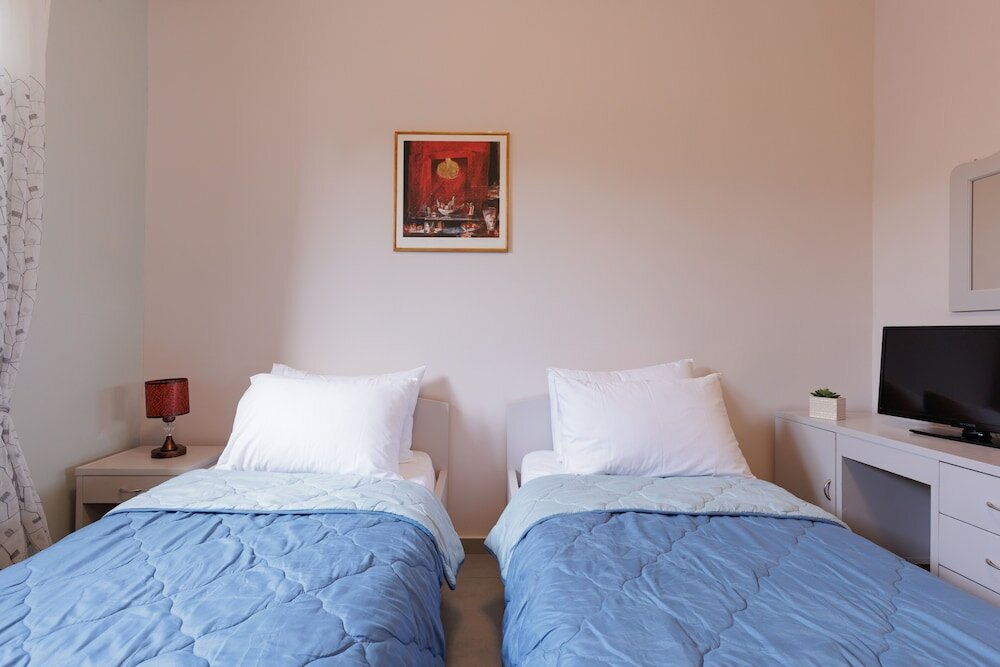 Фото Planet Villas at Ipsos by Konnect, Shared BBQ & Garden