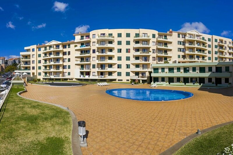 Гостиница Bright Apartment With Pool, Garajau IV