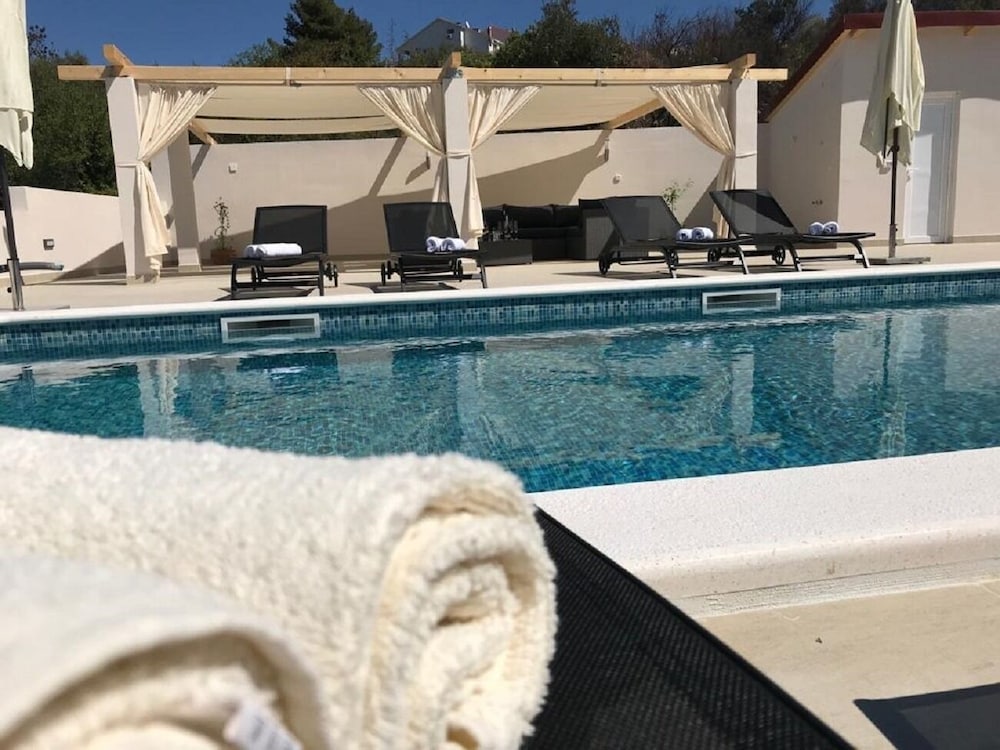 Фото Miroslava - With Pool - A3