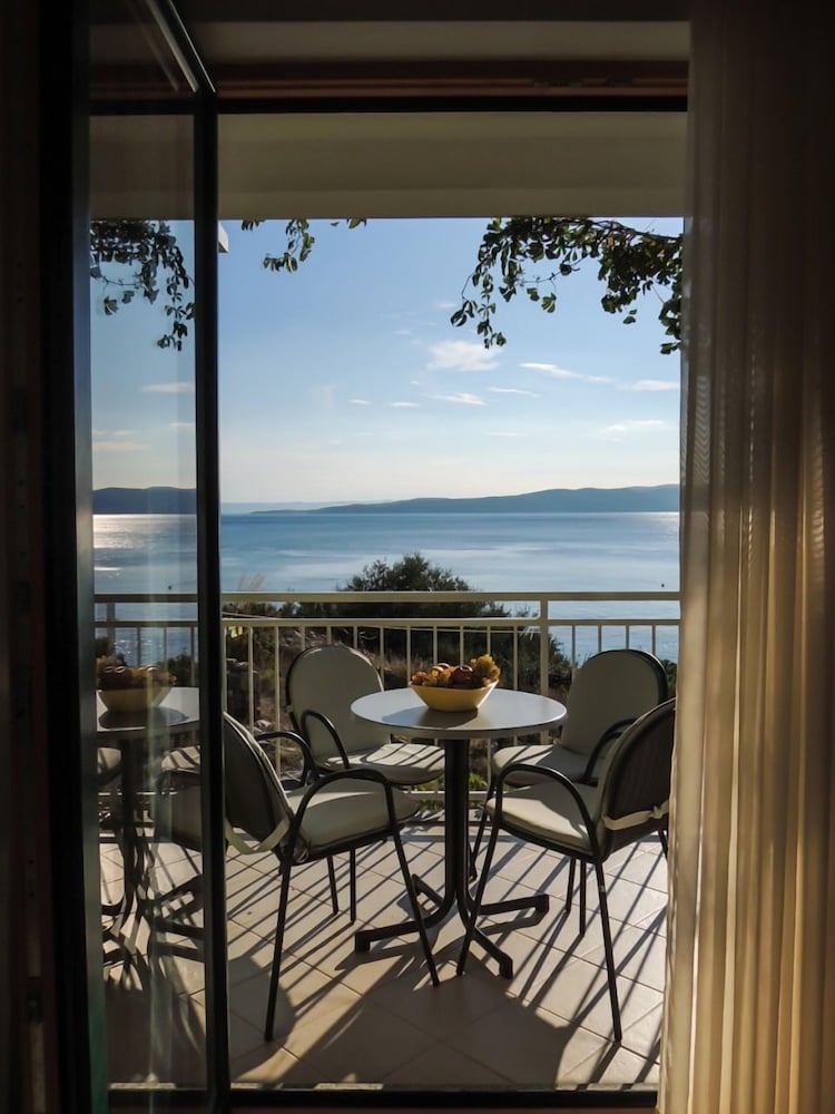 Фото Smilja - 150 m From Pebble Beach - A2