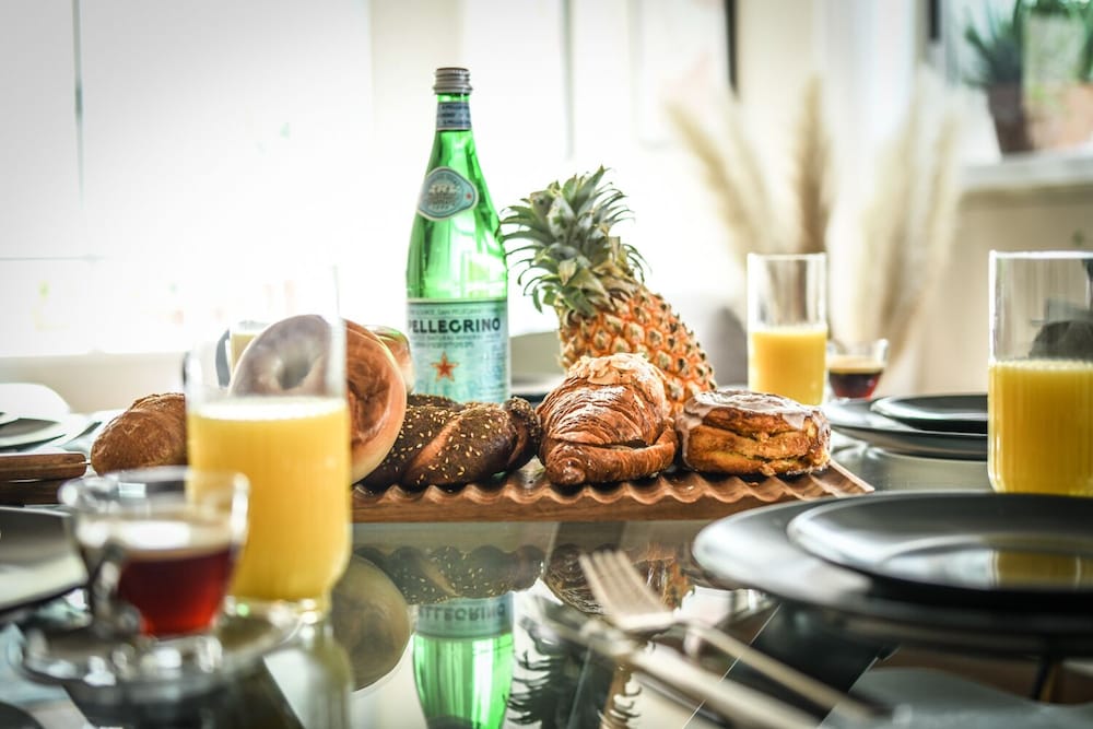 Фото Stylish and Modern 3br TelAviv Apartment