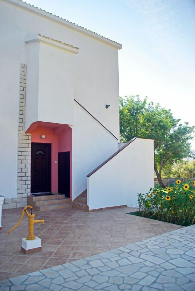 Фото Luce - Family Friendly & Parking - A3