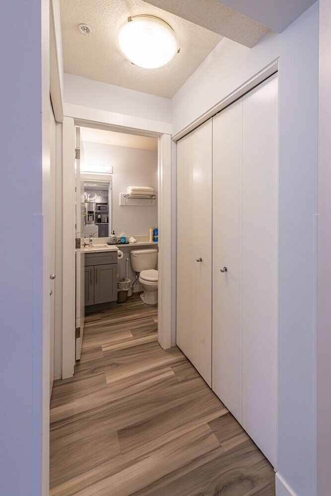 Фото WindTower - Luxurious 2 Bedroom Condo