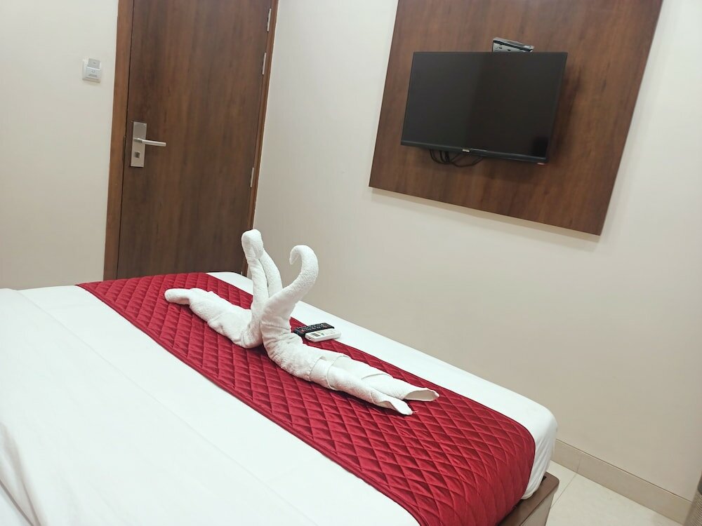 Фото Hotel Empire - Near International Airport