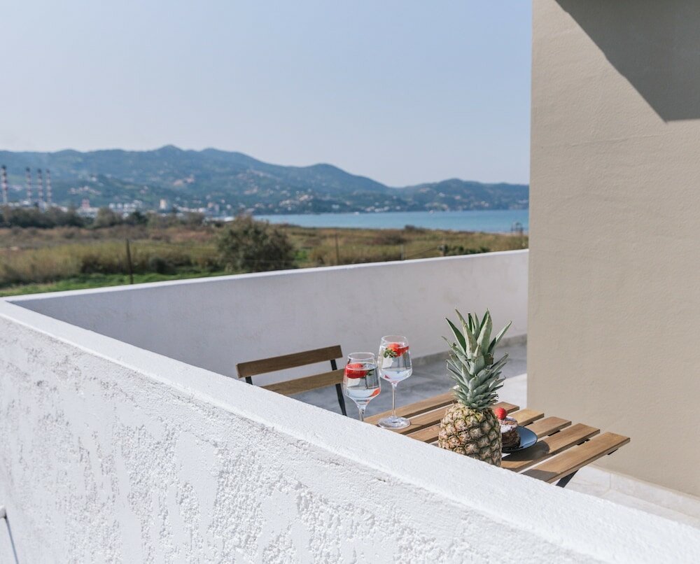 Фото Ermis Luxury Suites & Apartments