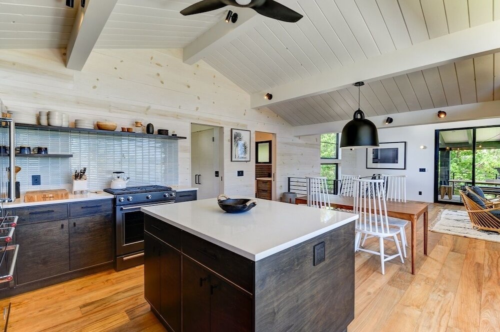 Фото Haena Beach House 2 Bedroom Home by Redawning