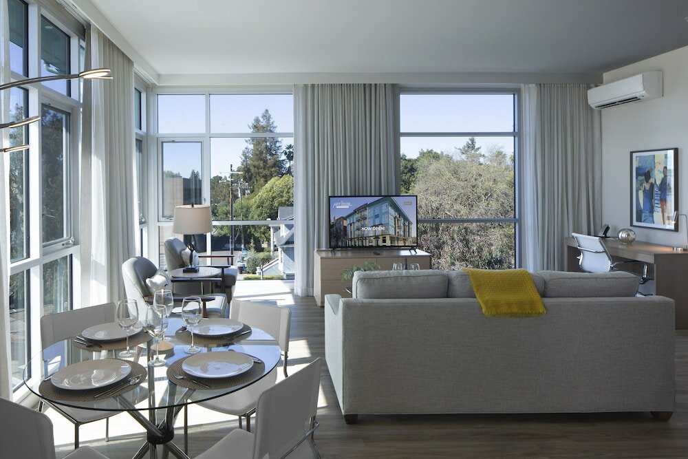 Фото Art House Hotel and Suites