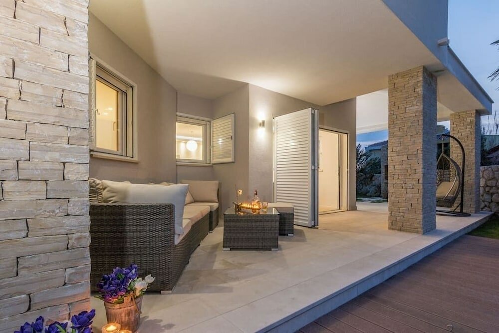 Фото Luxury Villa White Rose with the Pool