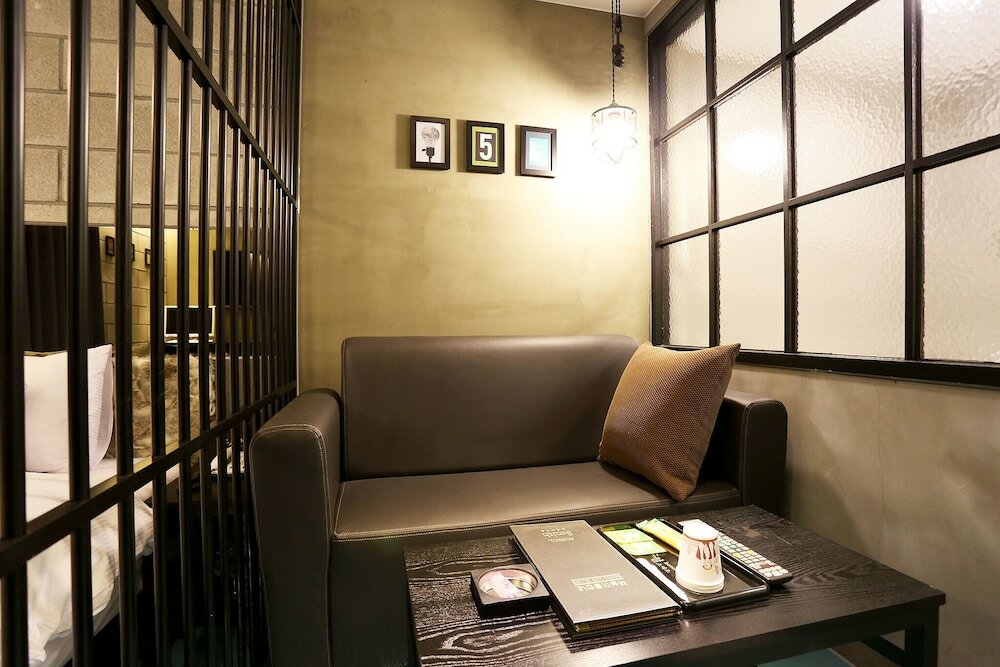 Фото Suwon City Hall Stn Soseol Smith Hotel