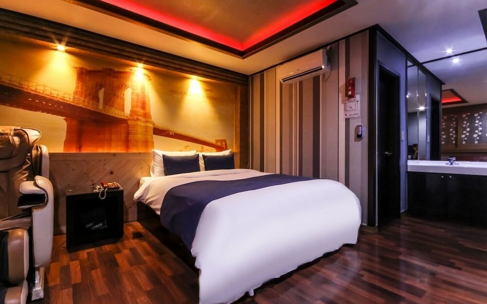 Фото Changwon Myeongseodong Hotel Sky