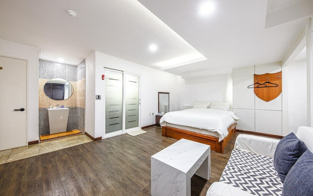 Фото Daejeon Yongjeon Savoy