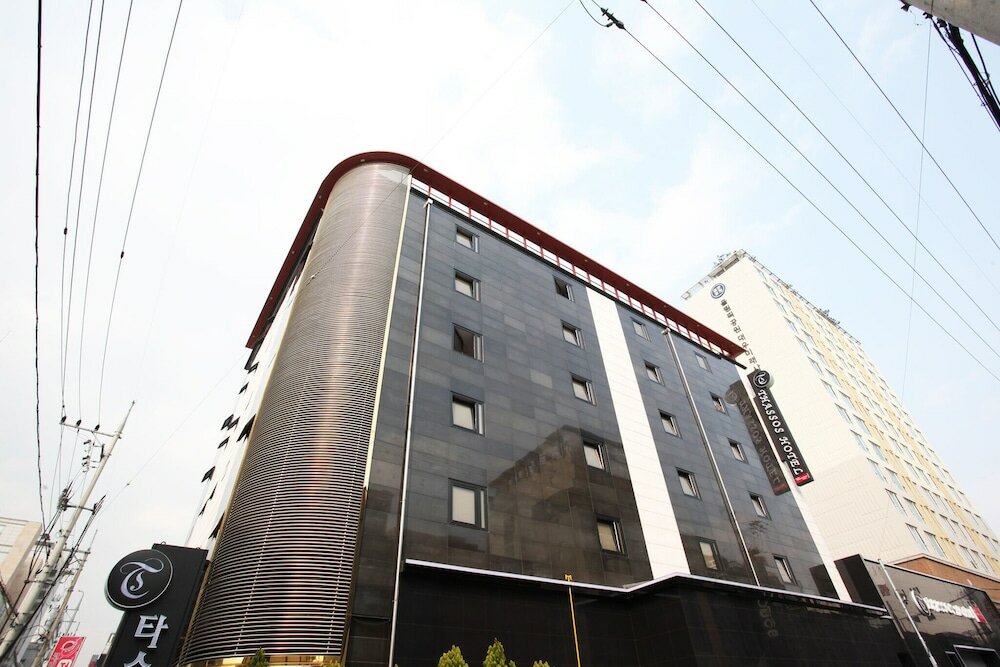 Фото Suwon City Hall Station Tumi