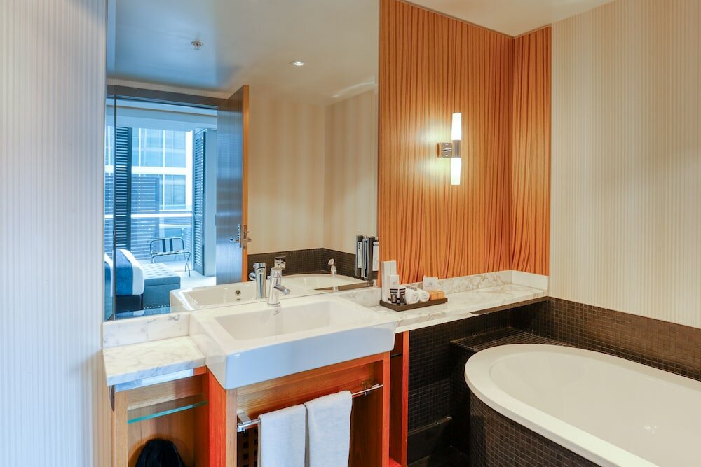 Фото Marsden Viaduct Hotel