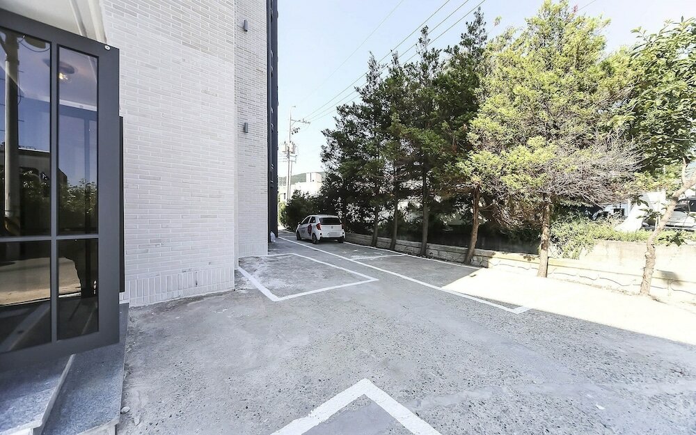 Фото Changwon Jinhae Hotel Lrui