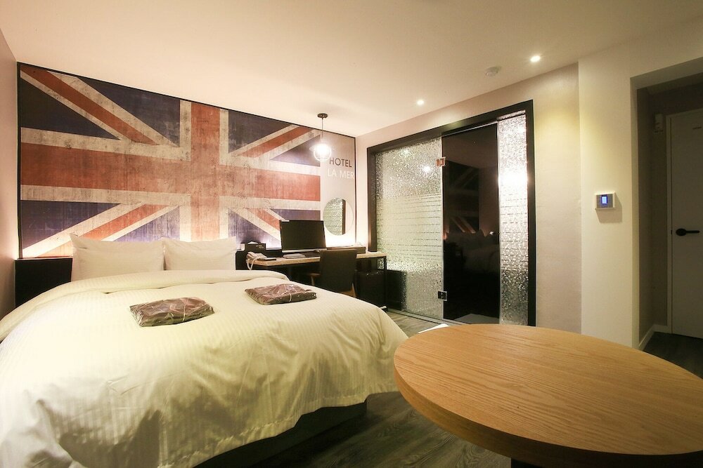 Фото Suwon City Hall Station Rose