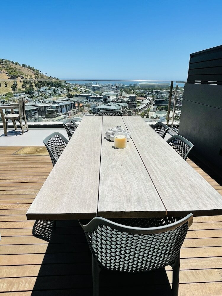 Фото Urban Elephant 16 on Bree