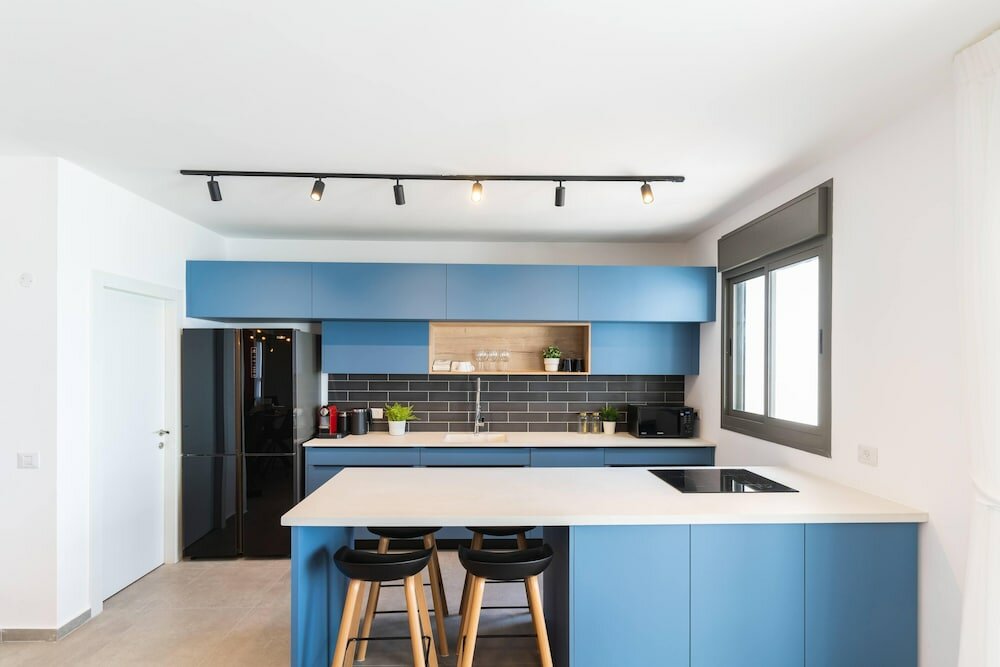 Фото Bright Sunny Holiday Home with Sea Views