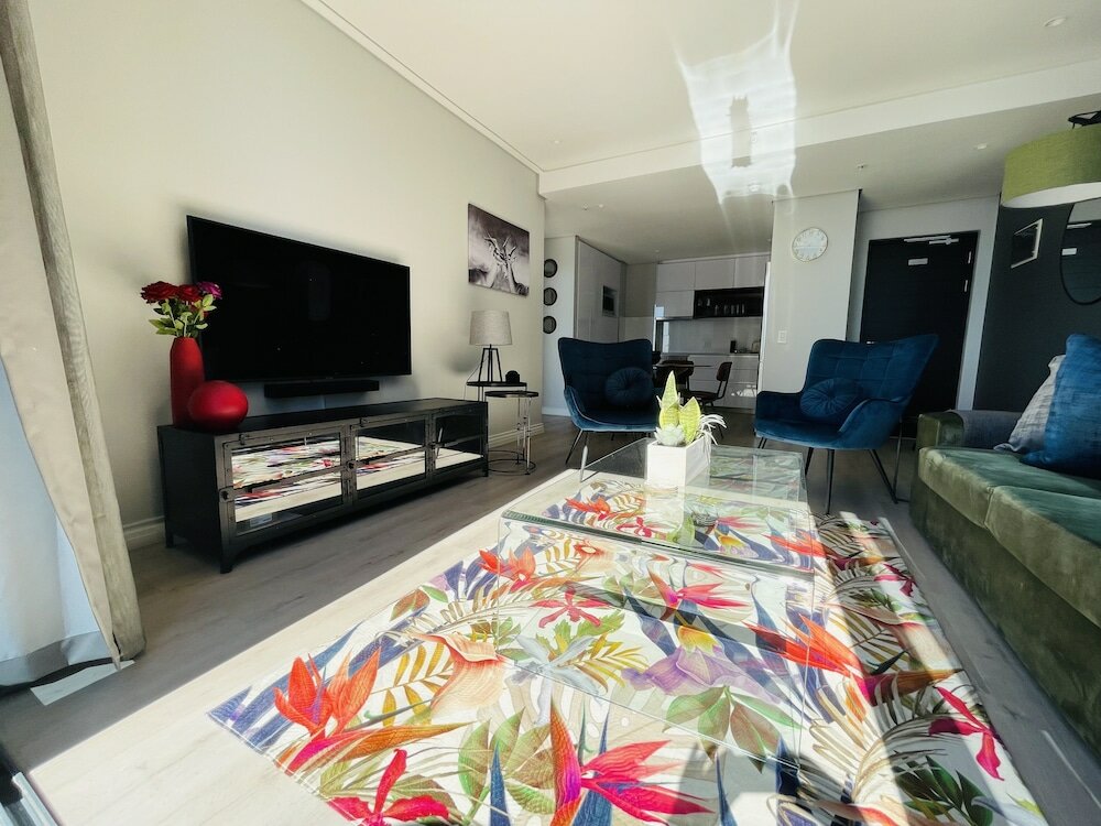 Фото Urban Elephant 16 on Bree