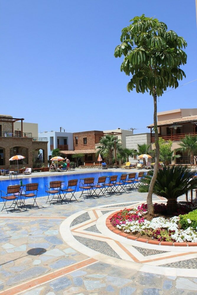 Фото Omega Platanias