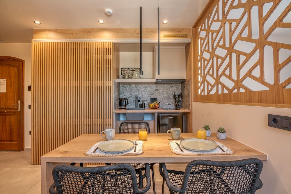 Фото Omega Platanias