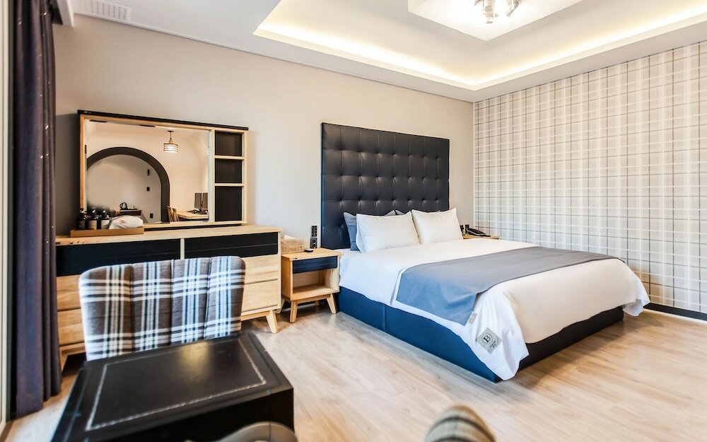 Фото Changwon Jinhae Yongwon Brown Dot Hotel