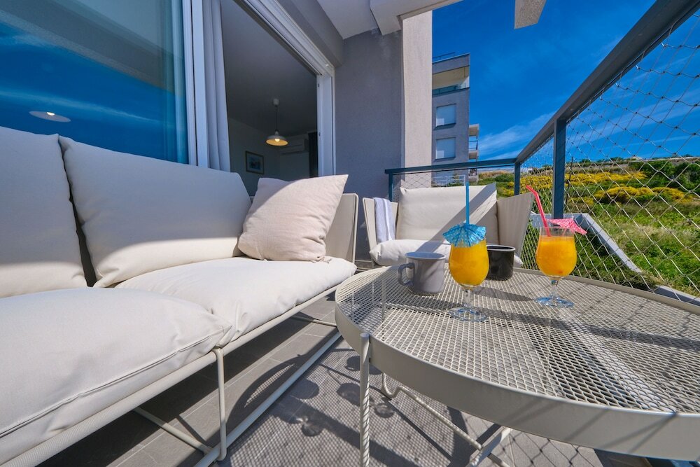 Фото Luxury Seaside Apartment